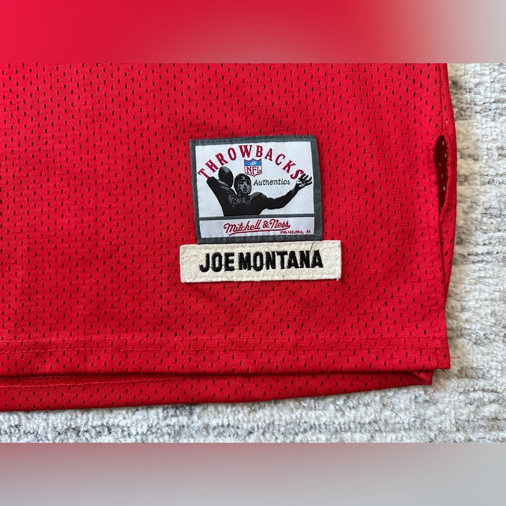 Mitchell & Ness San Francisco 49ers Joe Montana Hall of Fame jersey - Picture 4 of 7